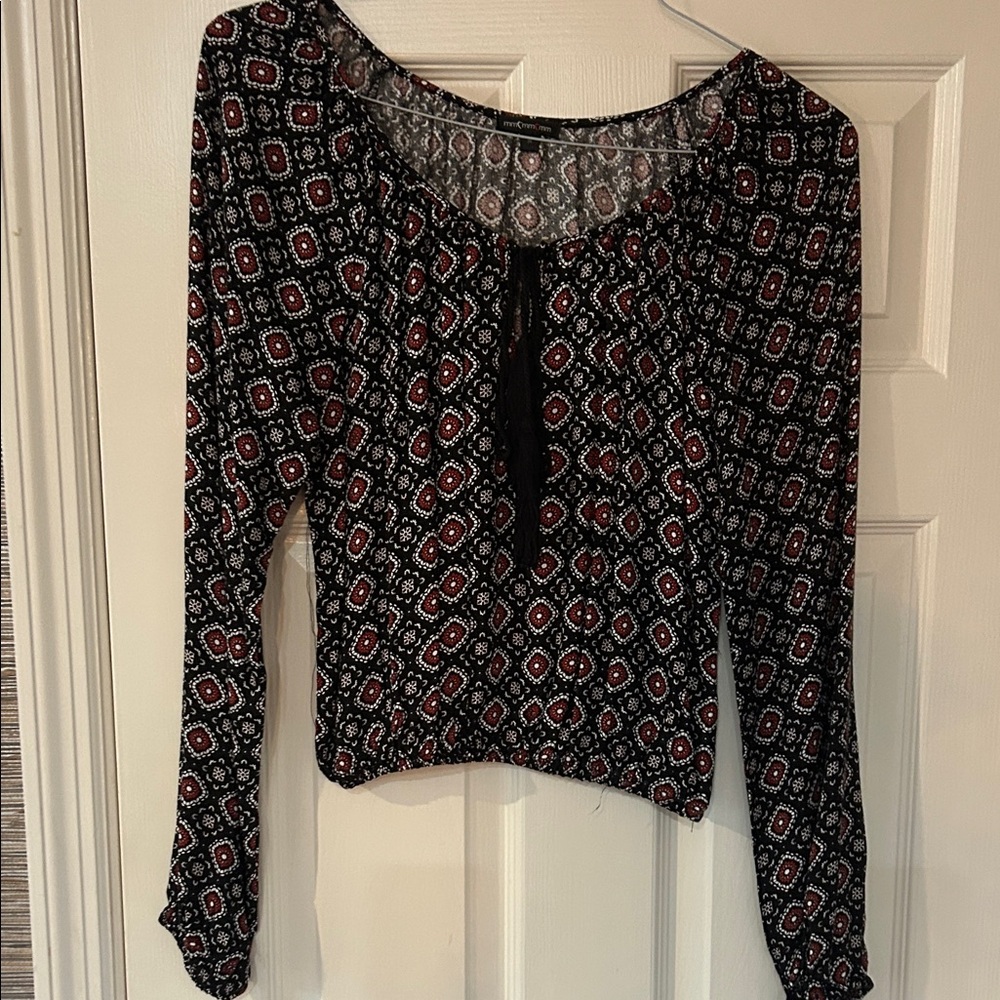 Chic Black and Red Geometric Crop Top